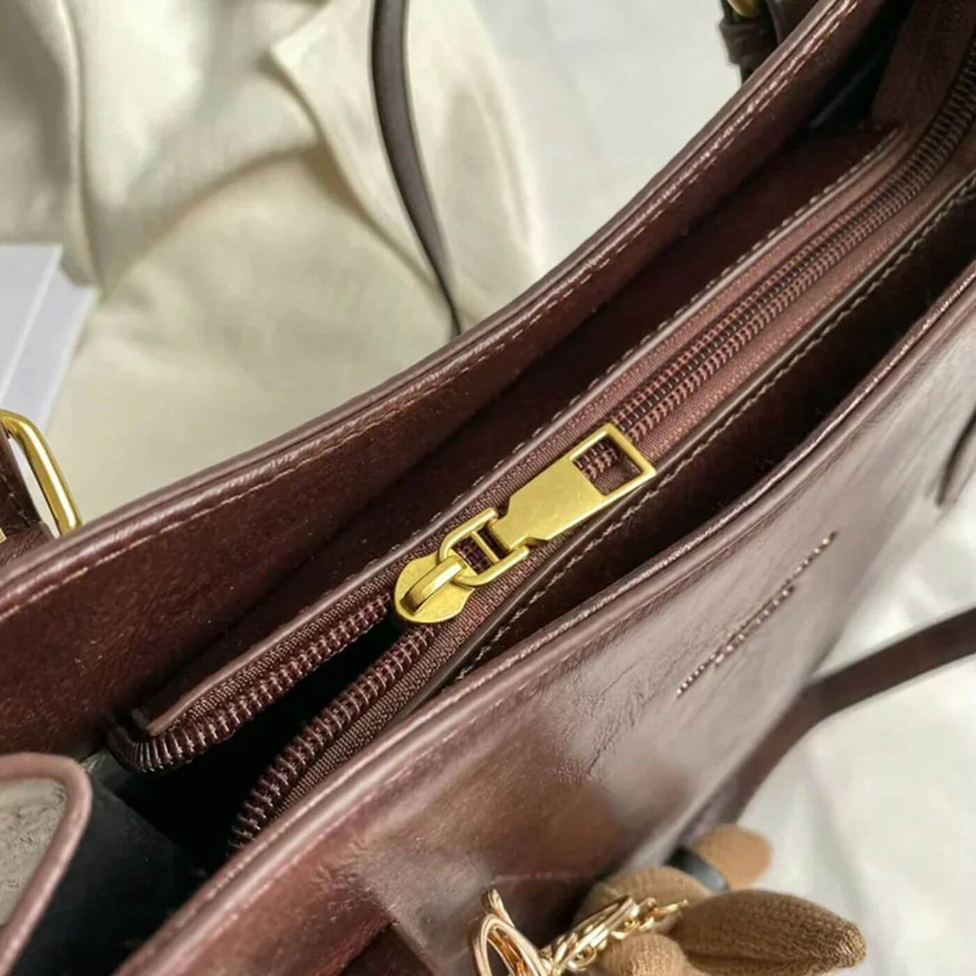 Fay™ – Vintage Schoudertas met Konijnenhanger