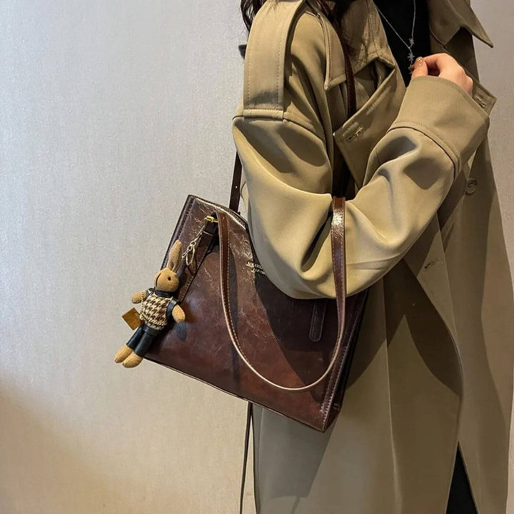Fay™ – Vintage Schoudertas met Konijnenhanger