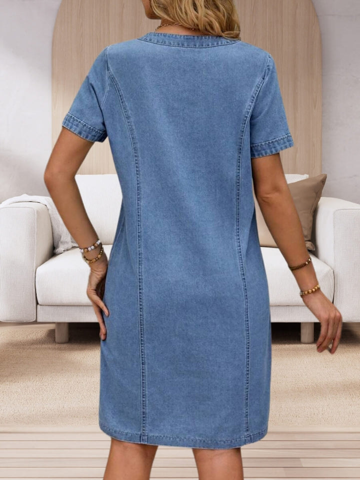 Lieke™  – Zomerse Spijkerjurk met V-hals