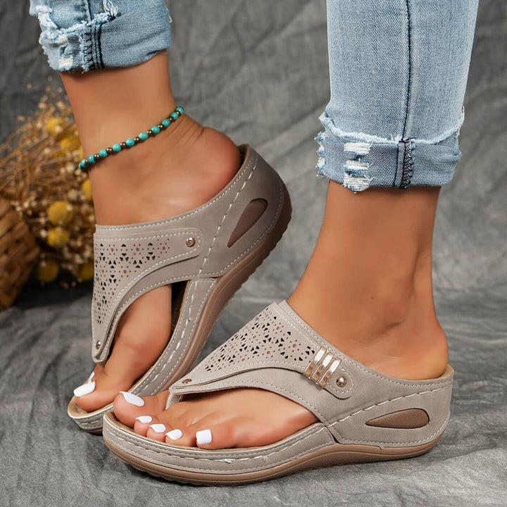 Maud™ – Comfortabele Orthopedische Sleehaksandalen