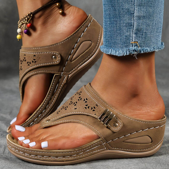 Maud™ – Comfortabele Orthopedische Sleehaksandalen