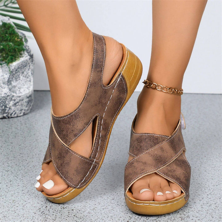 Nola™ – Comfortabele Orthopedische Sleehak Sandalen